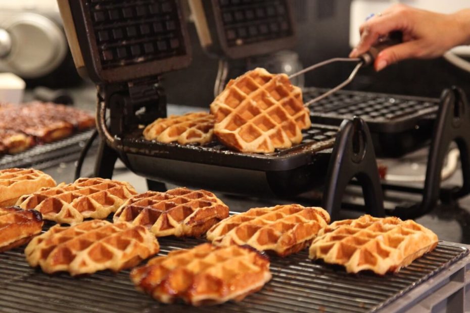 Liège waffle pick: Essential for flawless handling and cooking in the waffle iron!